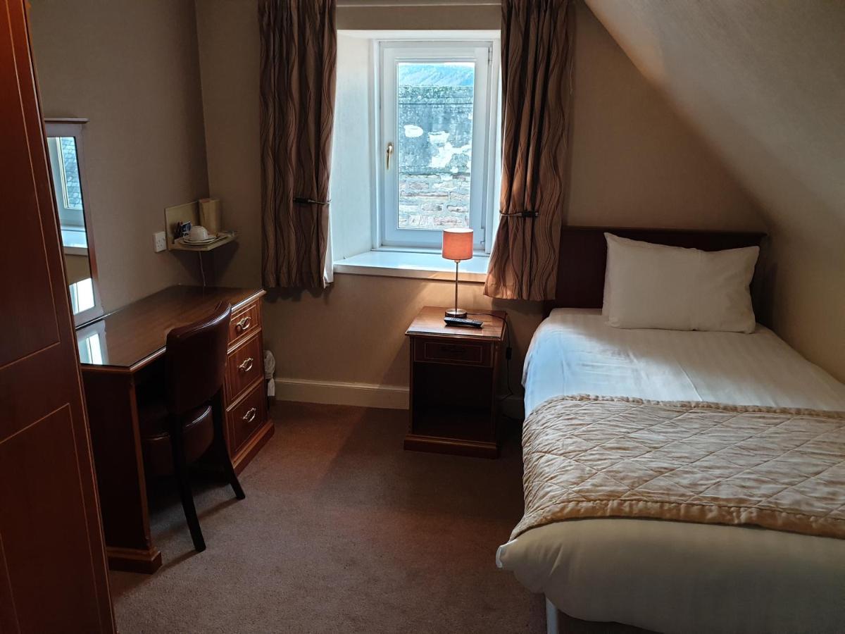 Commercial Hotel 阿尔内斯 外观 照片