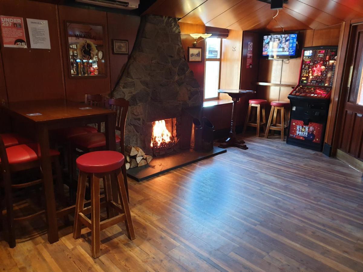 Commercial Hotel 阿尔内斯 外观 照片