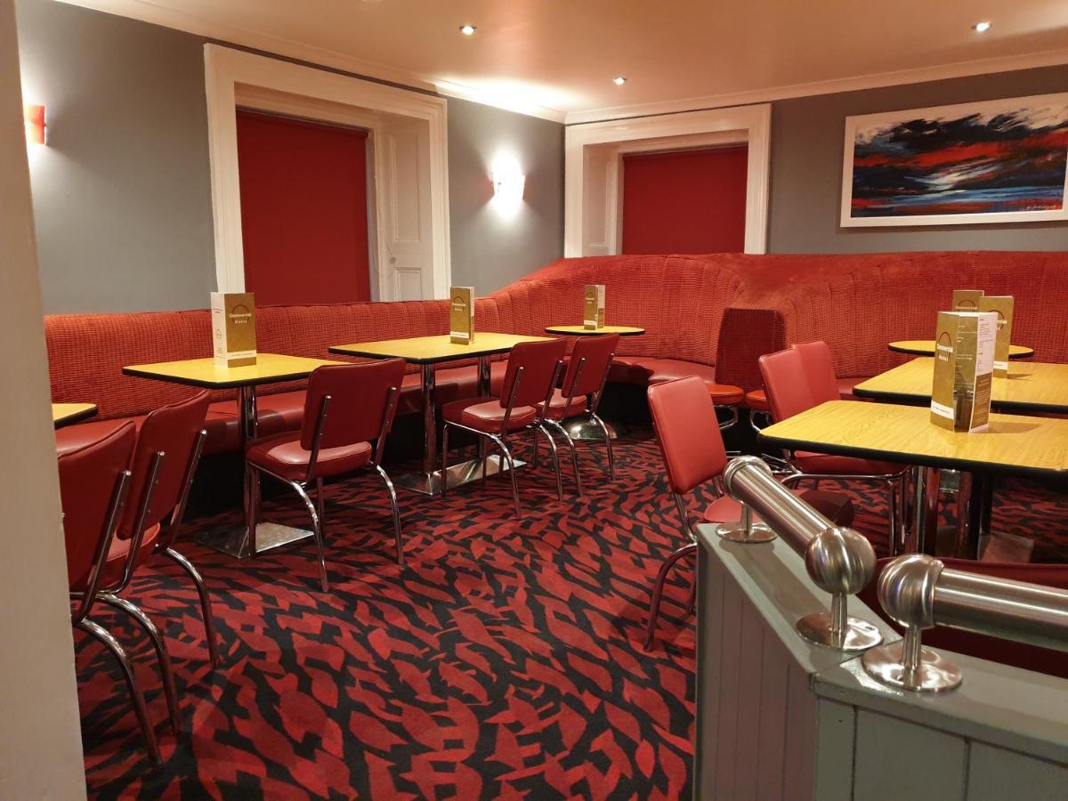 Commercial Hotel 阿尔内斯 外观 照片