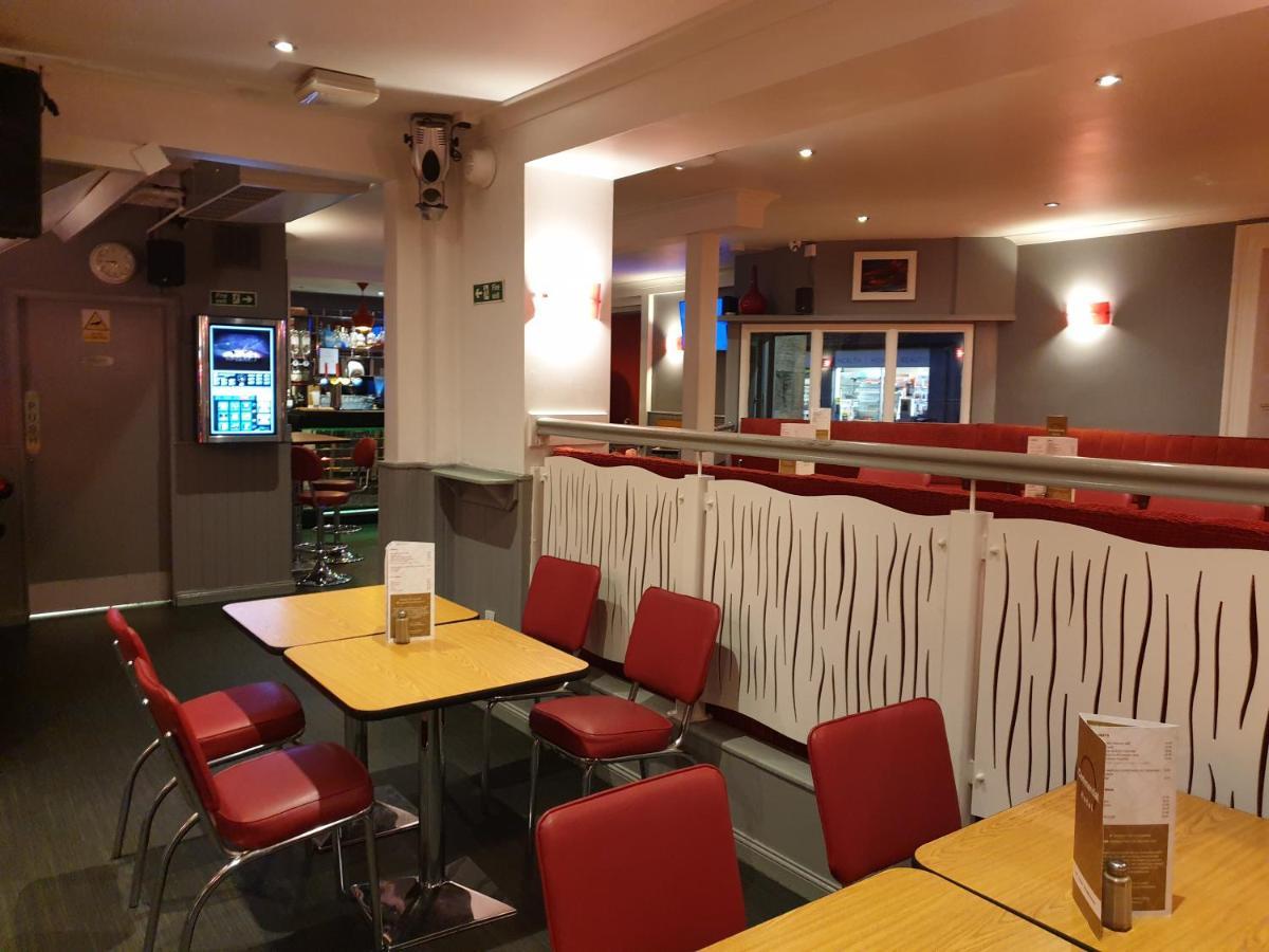 Commercial Hotel 阿尔内斯 外观 照片