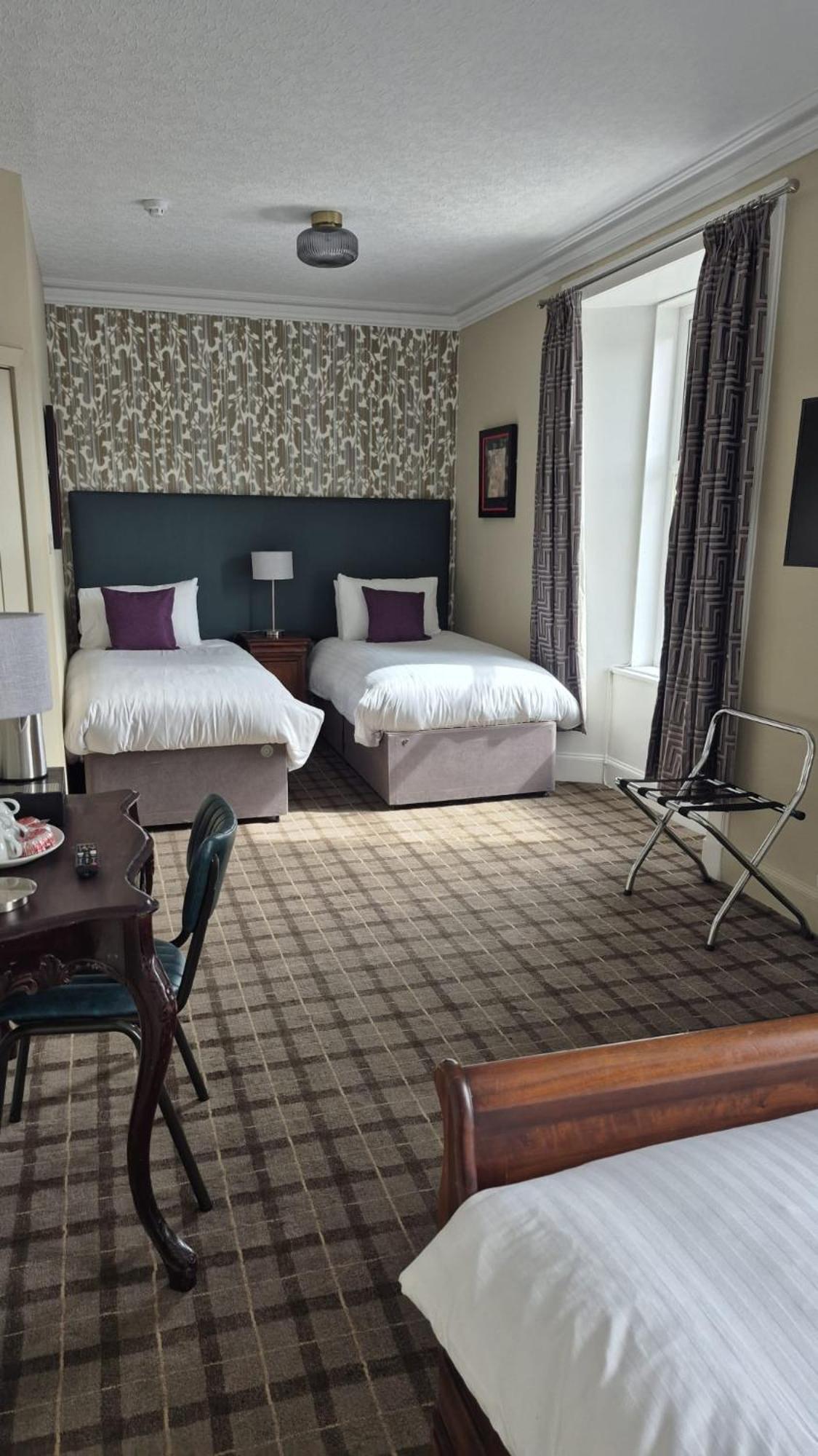 Commercial Hotel 阿尔内斯 外观 照片